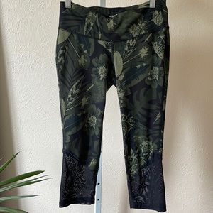 Old Navy go-dry active green floral mesh leggings